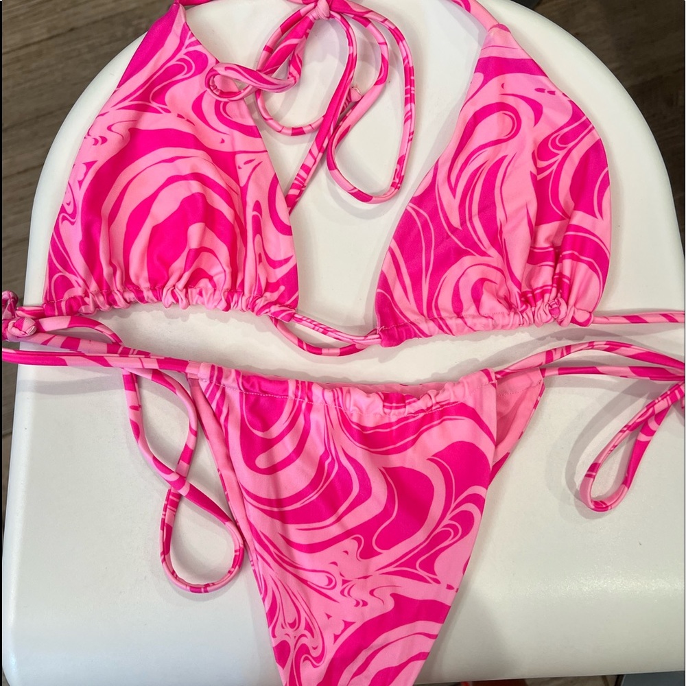 Frankie’s Bikinis x Naomi Osaka